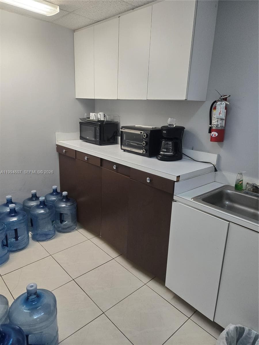 909 N Miami Beach Blvd # 202, North Miami Beach, FL 33162 — zdjęcie 4