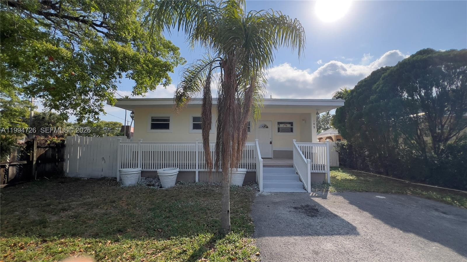 109 SW 1st Ave, Hallandale Beach, FL 33009 — zdjęcie 2