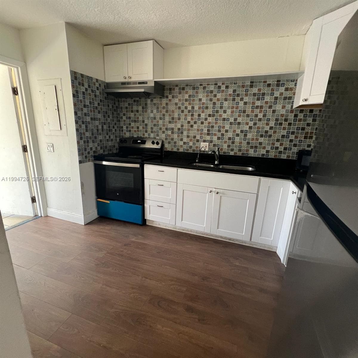 109 SW 1st Ave, Hallandale Beach, FL 33009 — zdjęcie 4