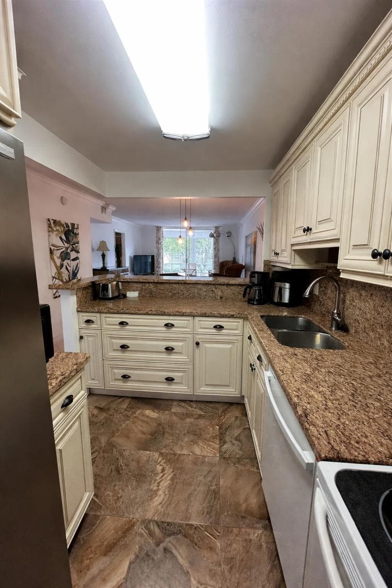 400 SE 10th Street # 202, Deerfield Beach, FL 33441 — zdjęcie 2