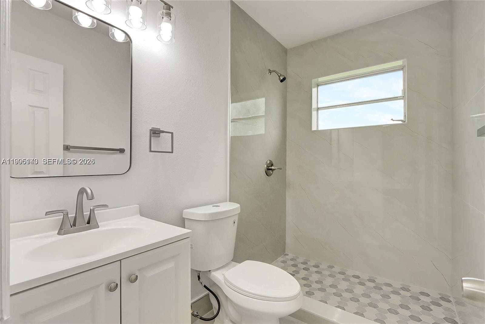 1340 NW 102nd St, Miami, FL 33147 — zdjęcie 2