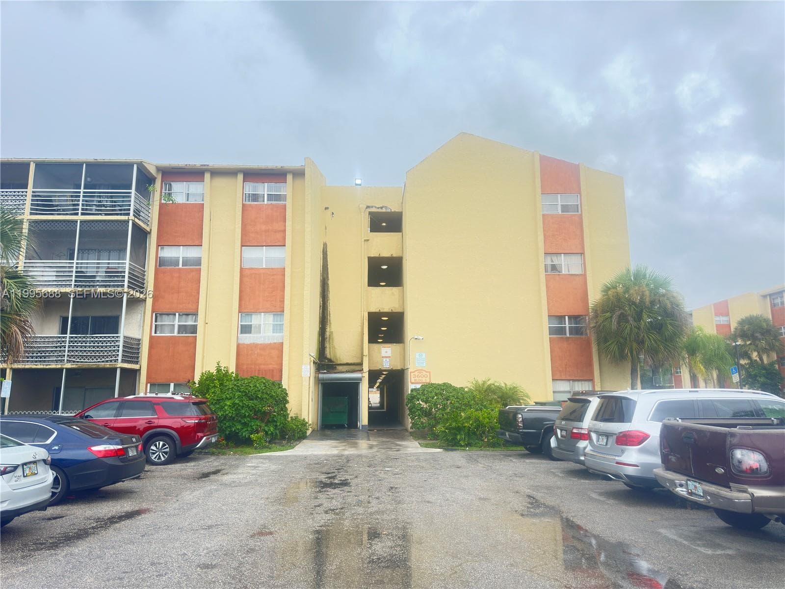 3600 NW 21st St # 309, Lauderdale Lakes, FL 33311
