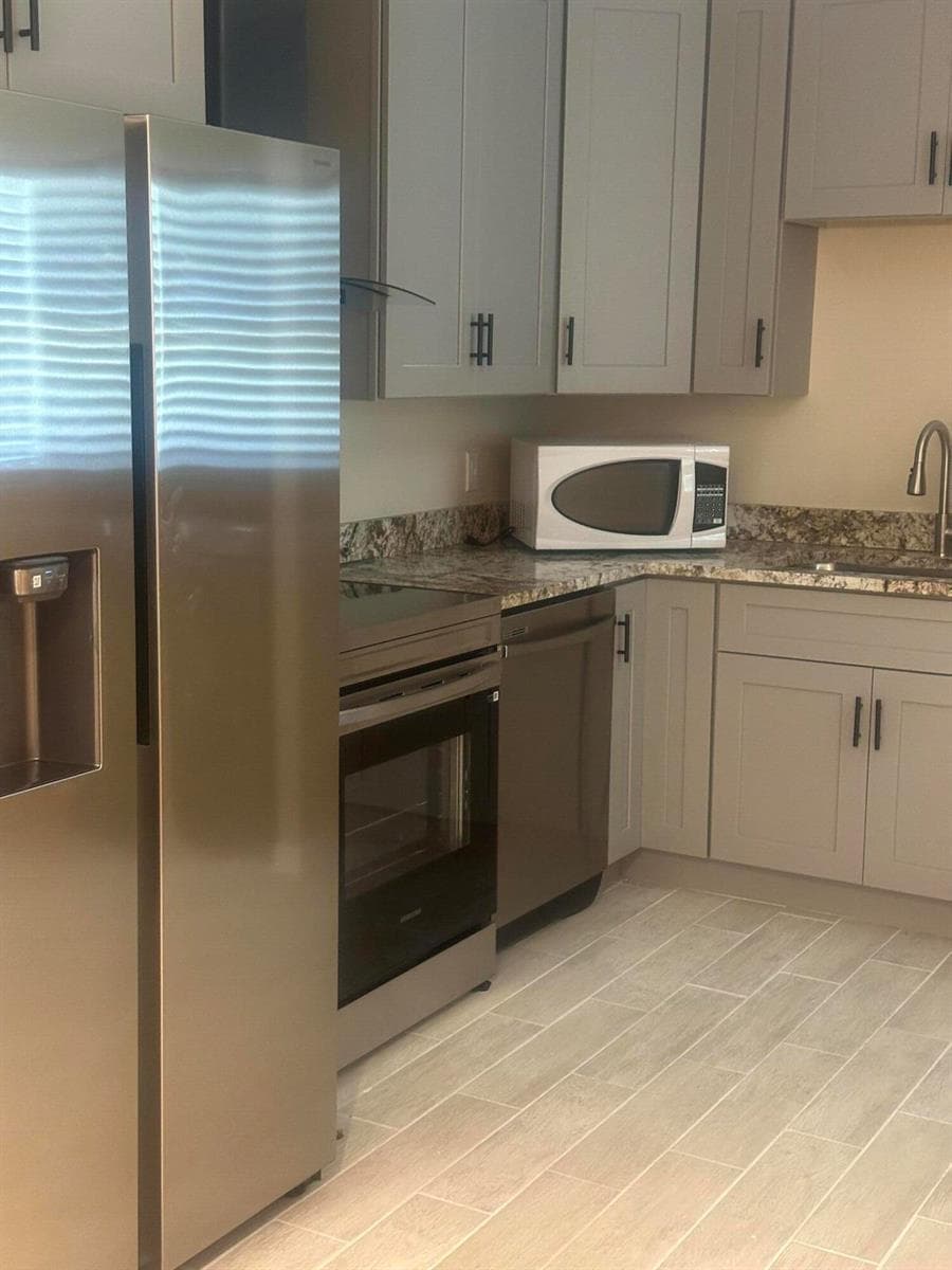 704 N 18th Street # B, Fort Pierce, FL 34950 — zdjęcie 4