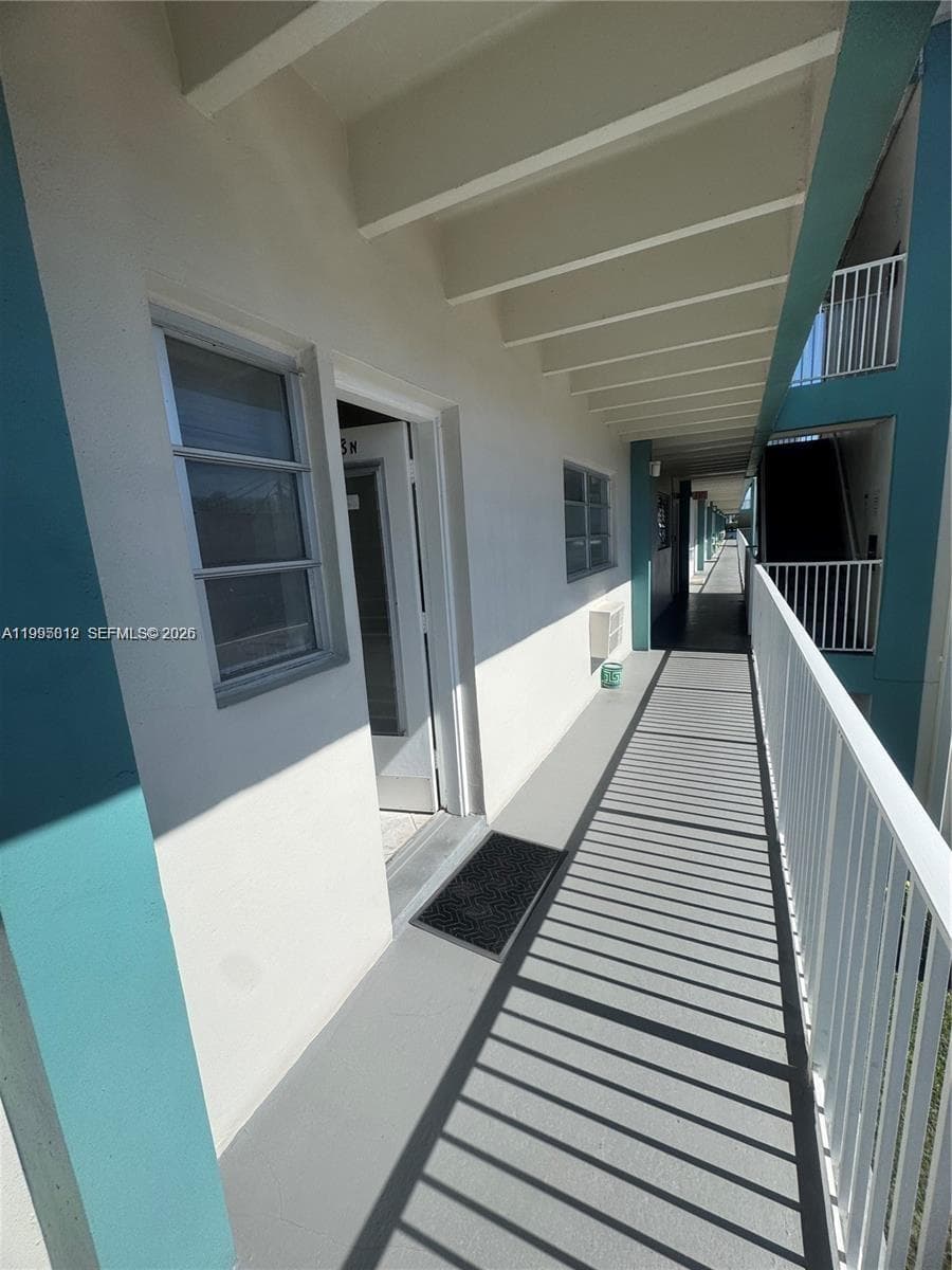 3923 NE 166th St # N208, North Miami Beach, FL 33160 — zdjęcie 3