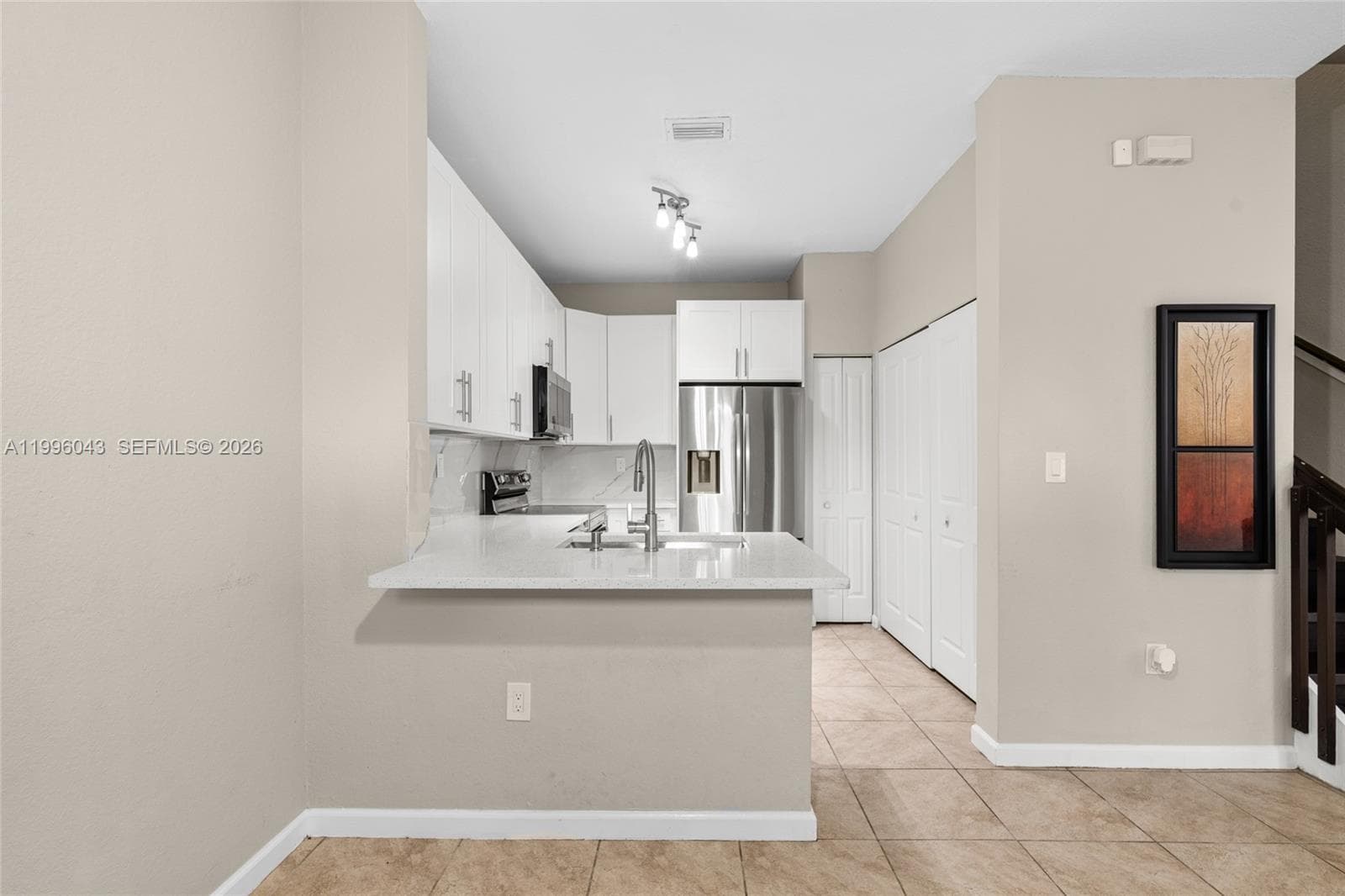 3540 NW 30th Pl, Lauderdale Lakes, FL 33311 — zdjęcie 4