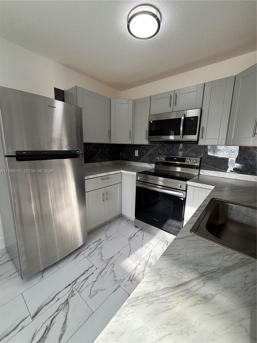 6071 SW 33rd St # 4, Miramar, FL 33023 — zdjęcie 2