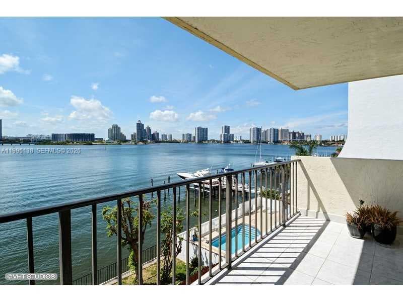 17878 N BAY RD # 307, Sunny Isles Beach, FL 33160