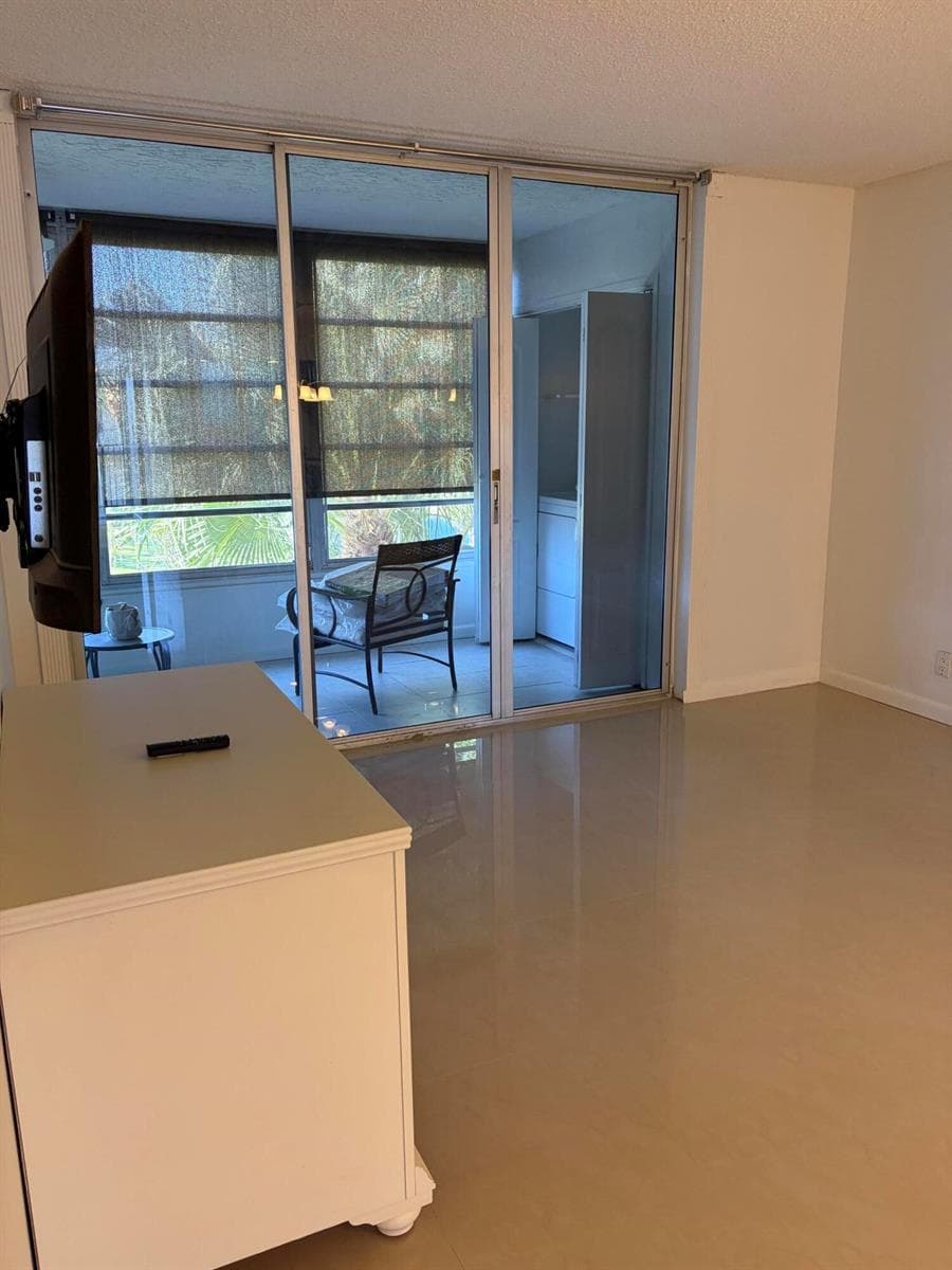 3341 NW 47th Terrace # 301, Lauderdale Lakes, FL 33319 — zdjęcie 2