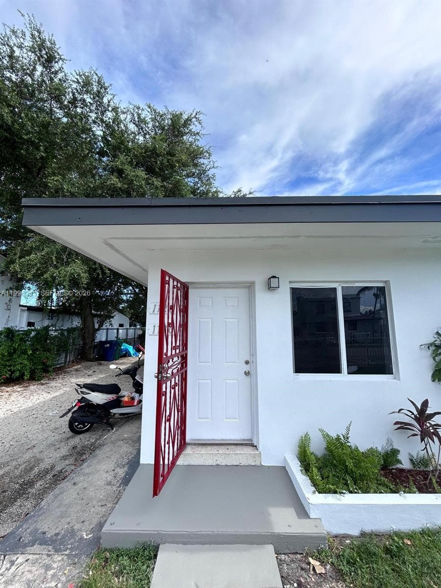 1128 NW 76th St, Miami, FL 33150 — zdjęcie 2