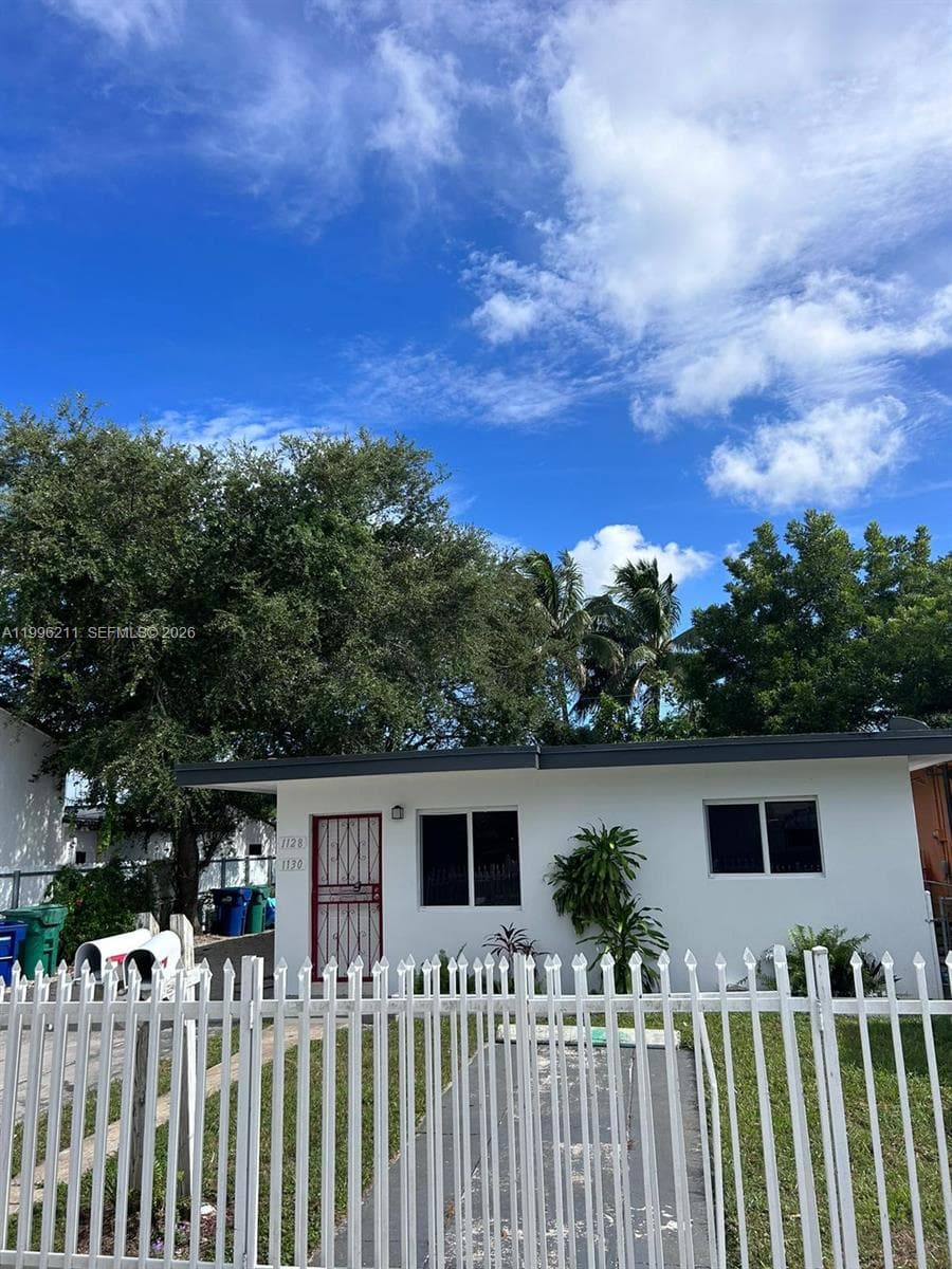 1128 NW 76th St, Miami, FL 33150 — zdjęcie 4