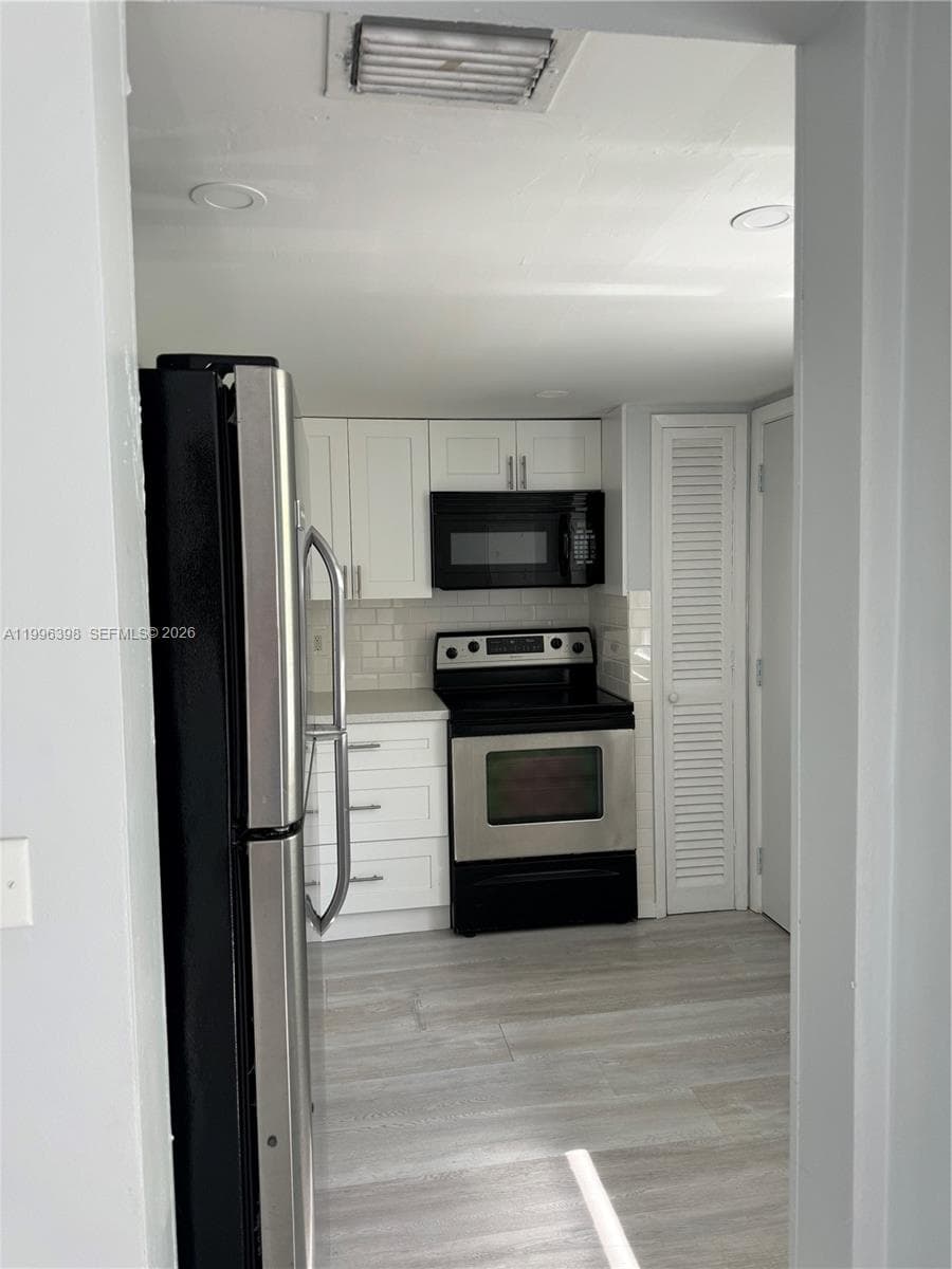 1398 NE 191st St # C305, Miami, FL 33179 — zdjęcie 3