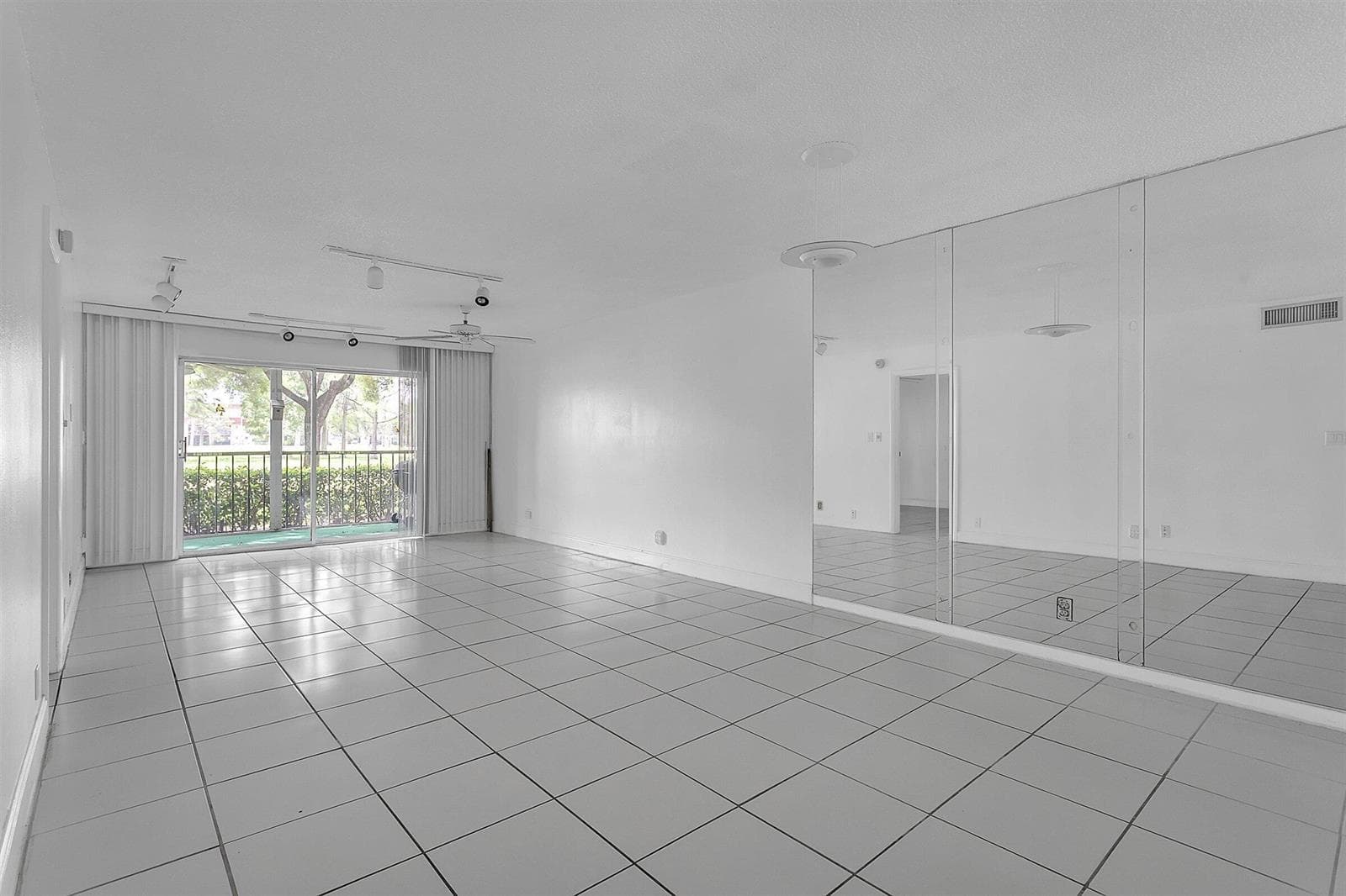5860 NW 44th Street # 111, Lauderhill, FL 33319 — zdjęcie 3