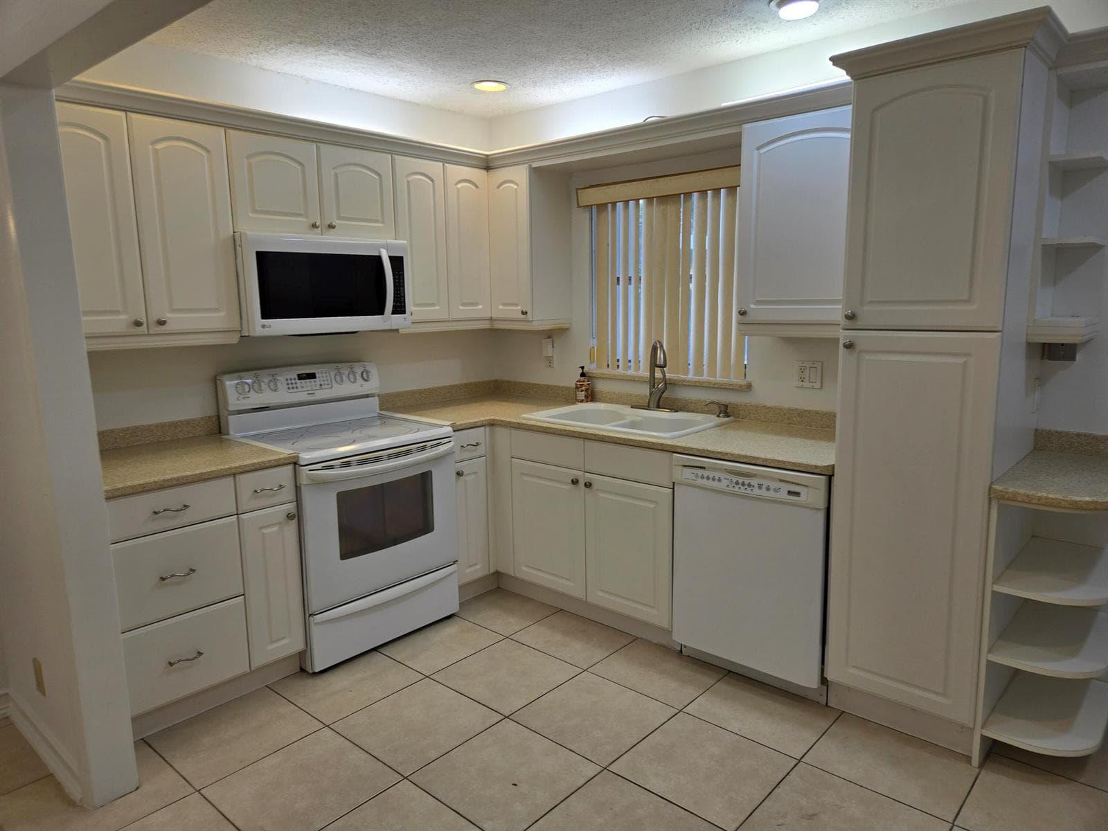 10125 NW 71st Street, Tamarac, FL 33321 — zdjęcie 2