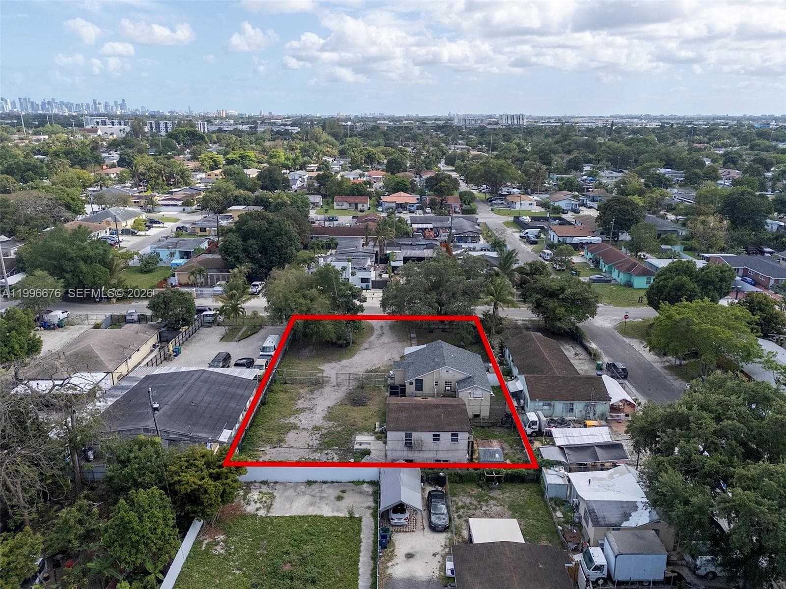 3035 NW 93rd St, Miami, FL 33147 — zdjęcie 2