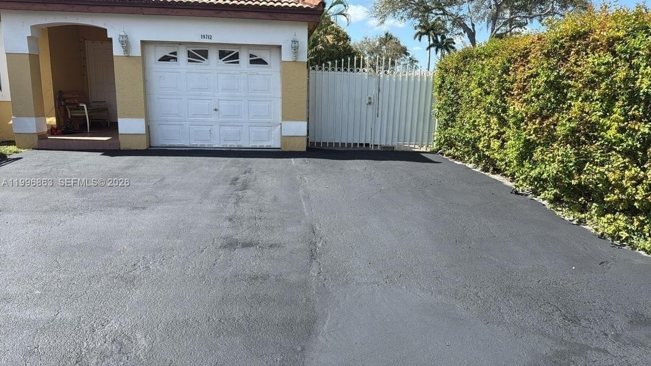 19712 NW 82nd Pl, Hialeah, FL 33015 — zdjęcie 3