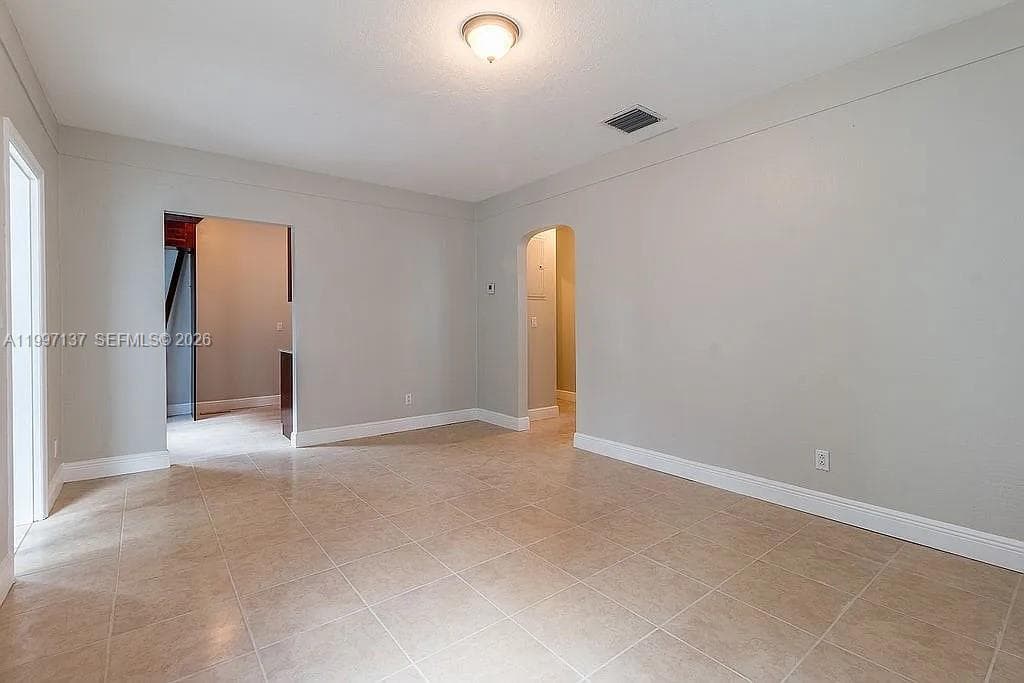361 NE 57th St, Miami, FL 33137 — zdjęcie 4