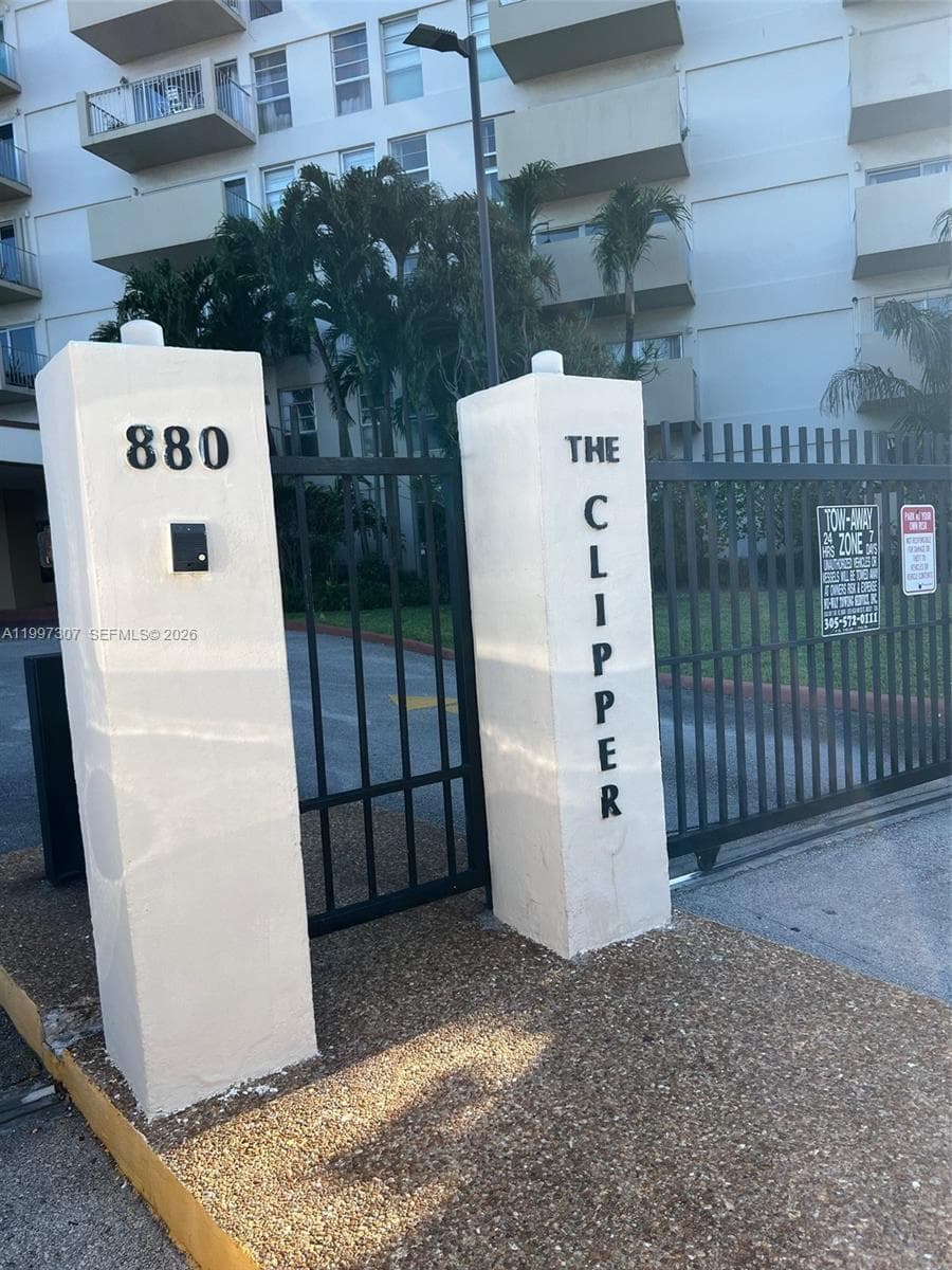 880 NE 69th St # 11M, Miami, FL 33138 — zdjęcie 2