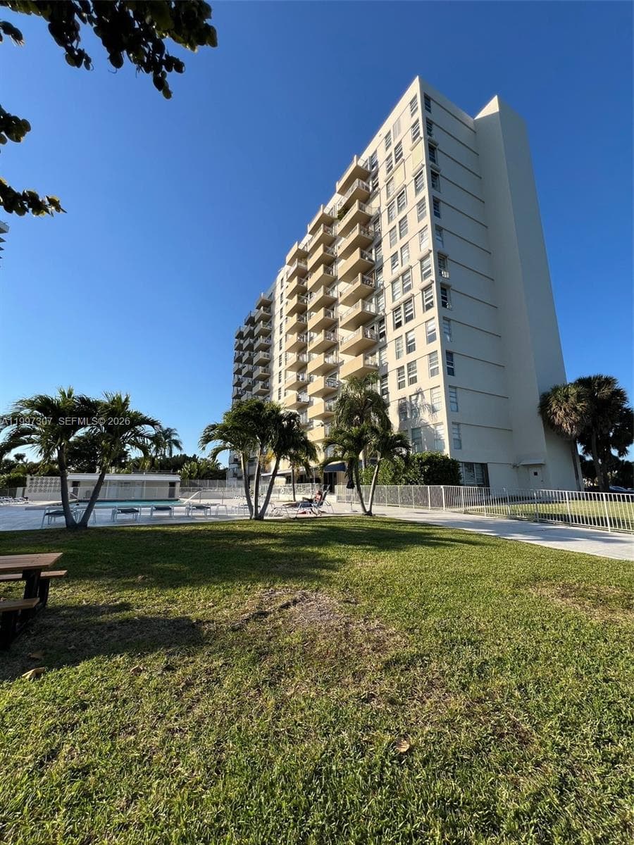 880 NE 69th St # 11M, Miami, FL 33138 — zdjęcie 5