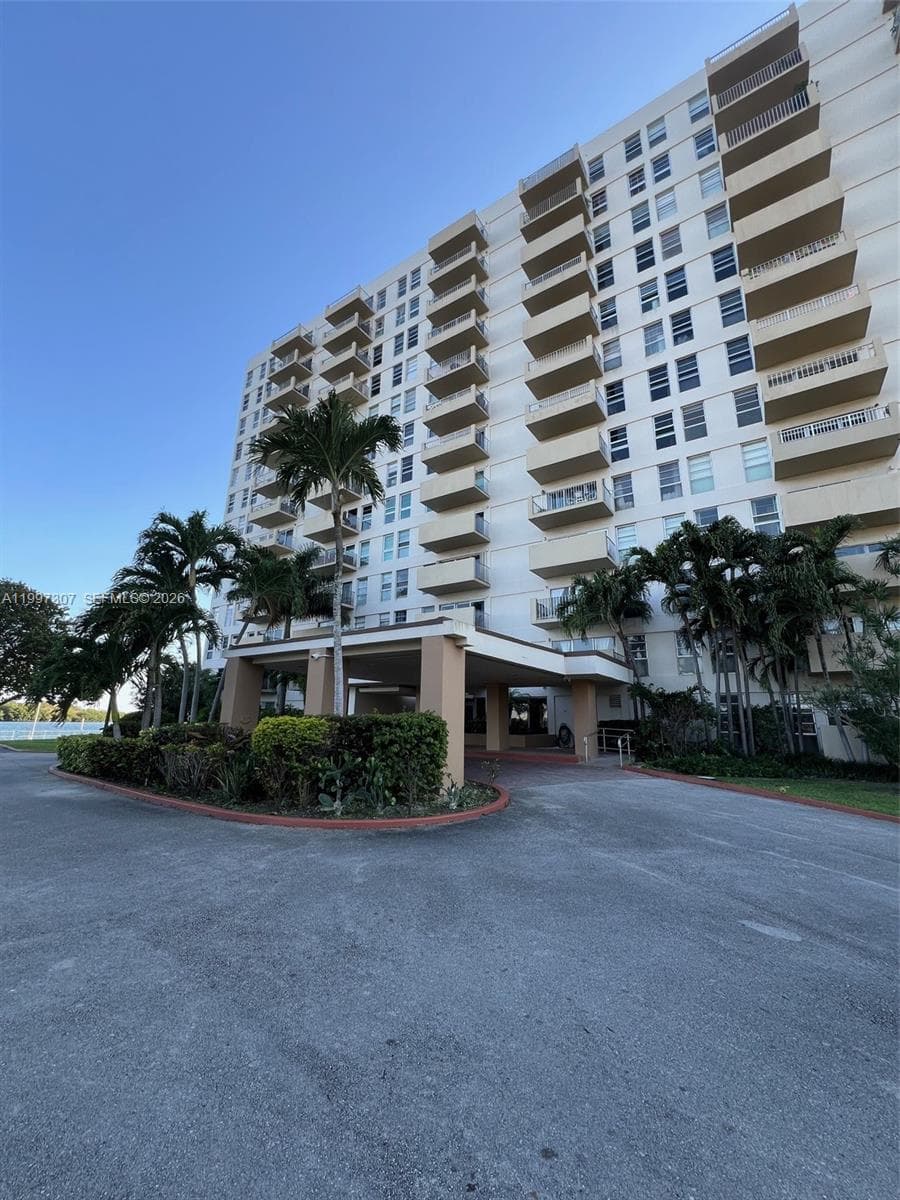 880 NE 69th St # 11M, Miami, FL 33138 — zdjęcie 4