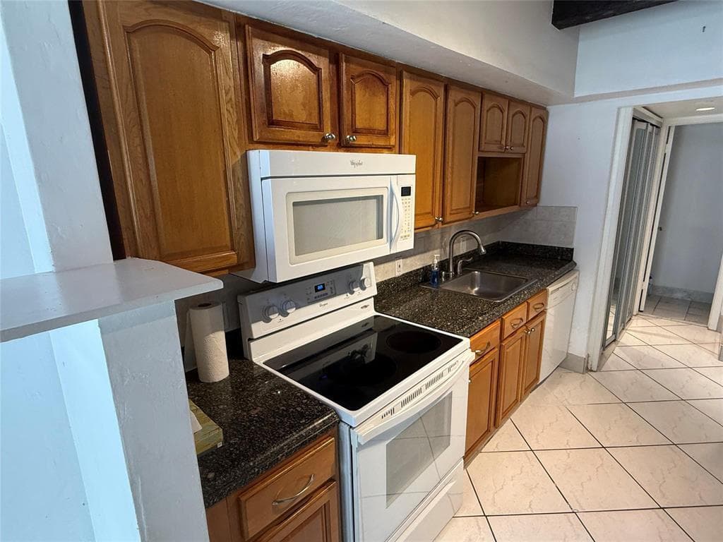 19428 NE 26th Avenue # 103b, Miami, FL 33180 — zdjęcie 5