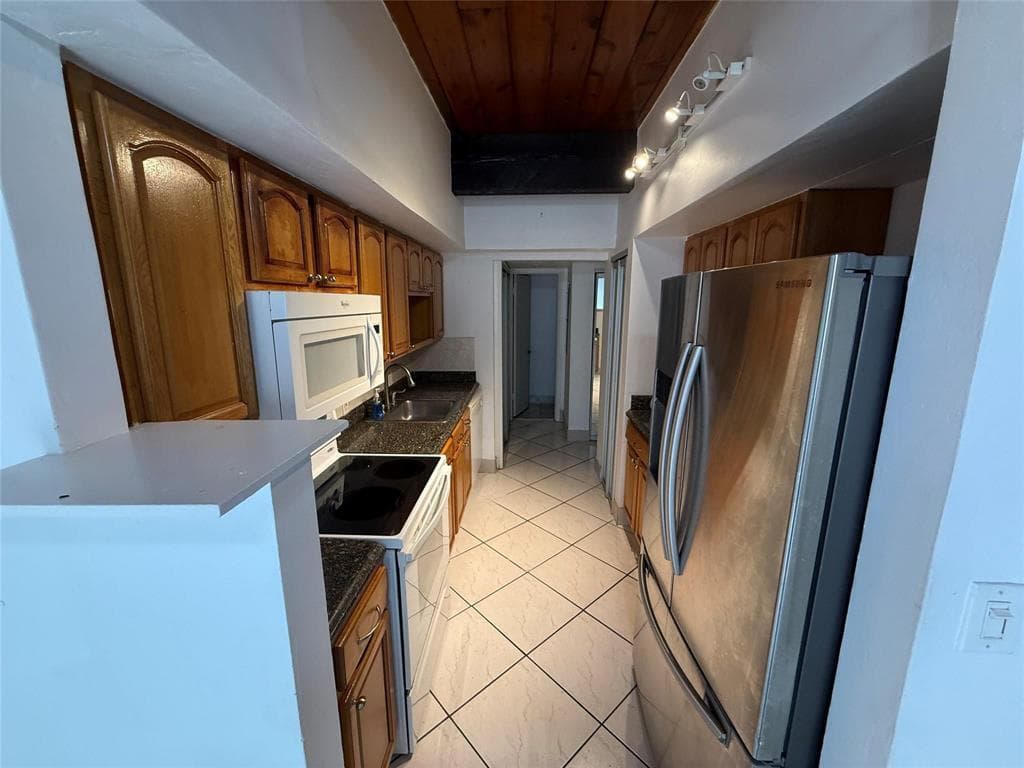 19428 NE 26th Avenue # 103b, Miami, FL 33180 — zdjęcie 4