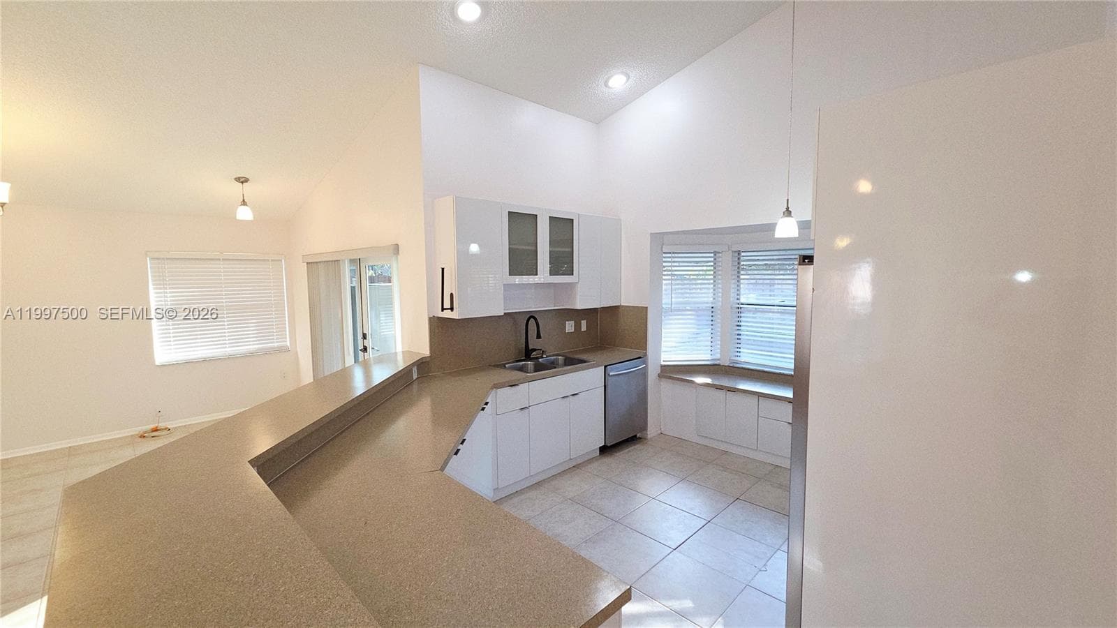 3247 NW 123rd Ave, Sunrise, FL 33323 — zdjęcie 3