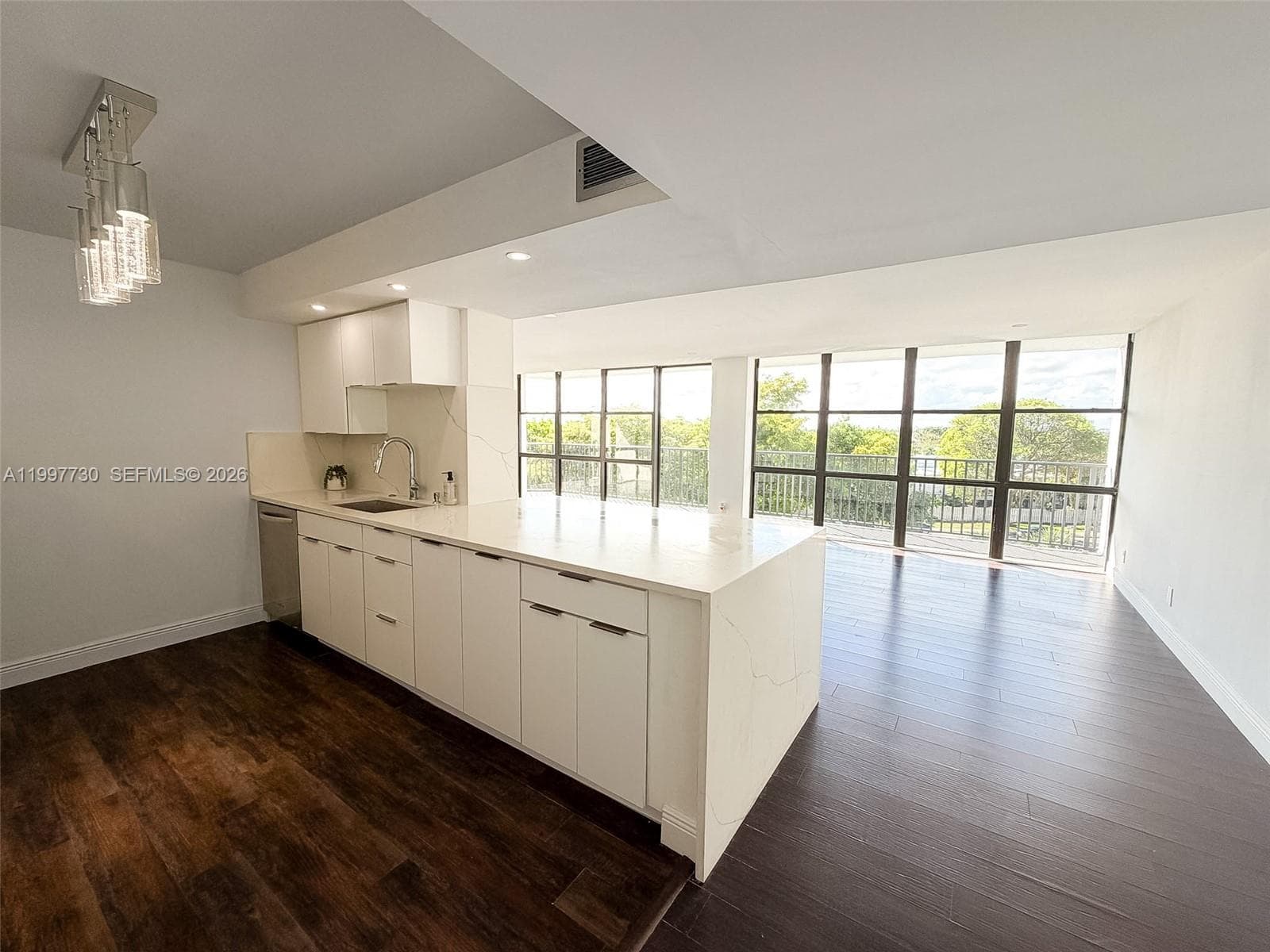 1000 Parkview Dr # 531, Hallandale Beach, FL 33009 — zdjęcie 2
