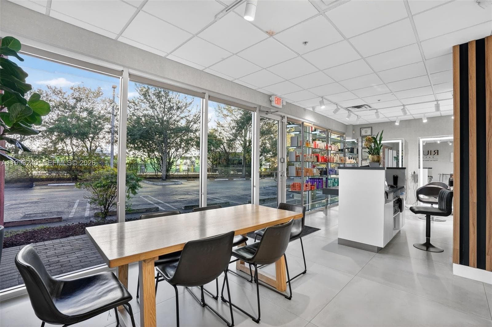 Commercial Condo with Real Estate For Sale In Hial, Hialeah FL 33015 — zdjęcie 3