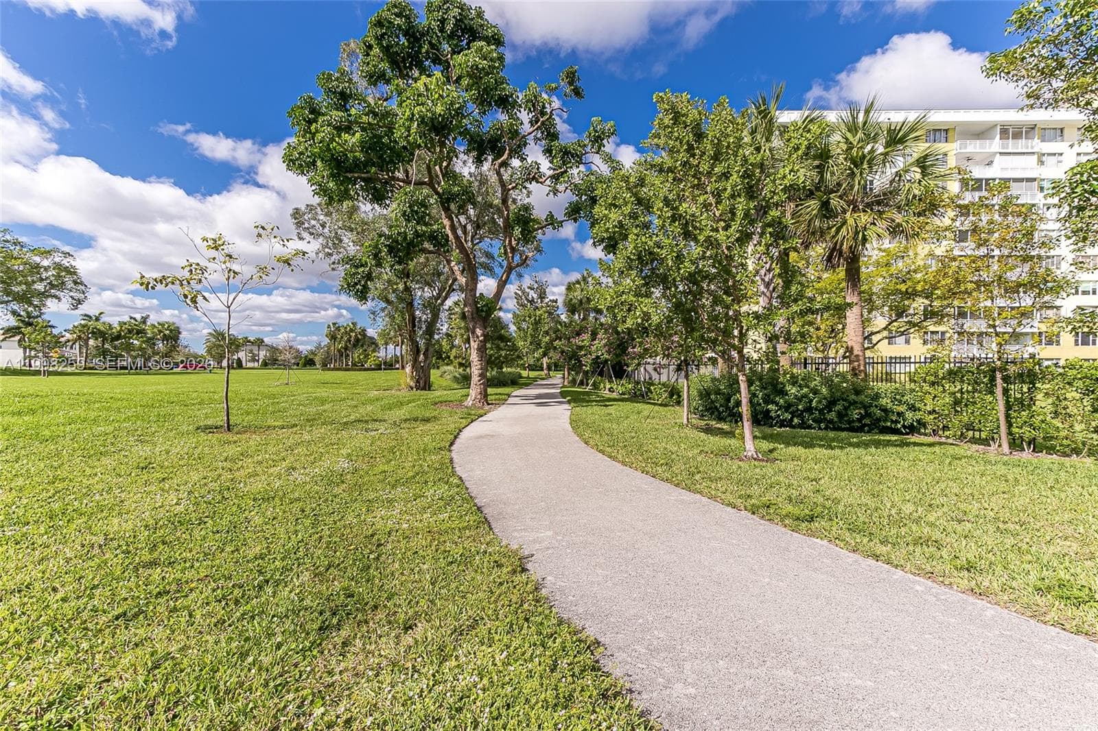 4350 Hillcrest Dr # 303, Hollywood, FL 33021 — zdjęcie 3