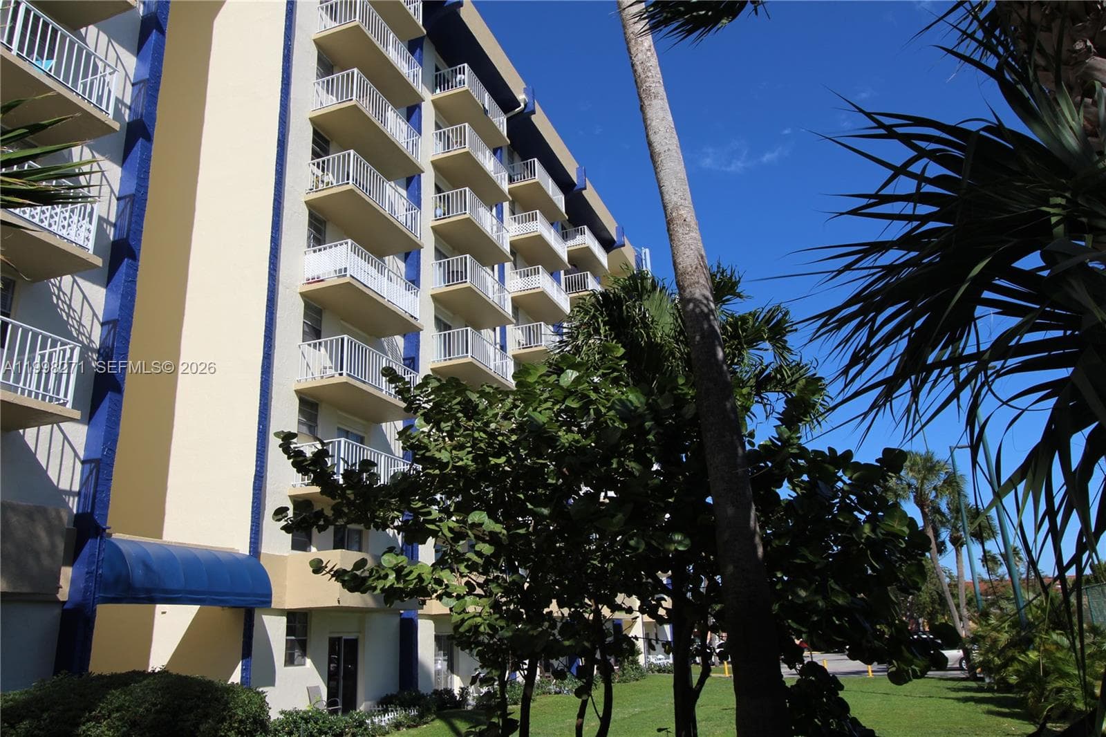 4550 NW 9th St # 811E, Miami, FL 33126