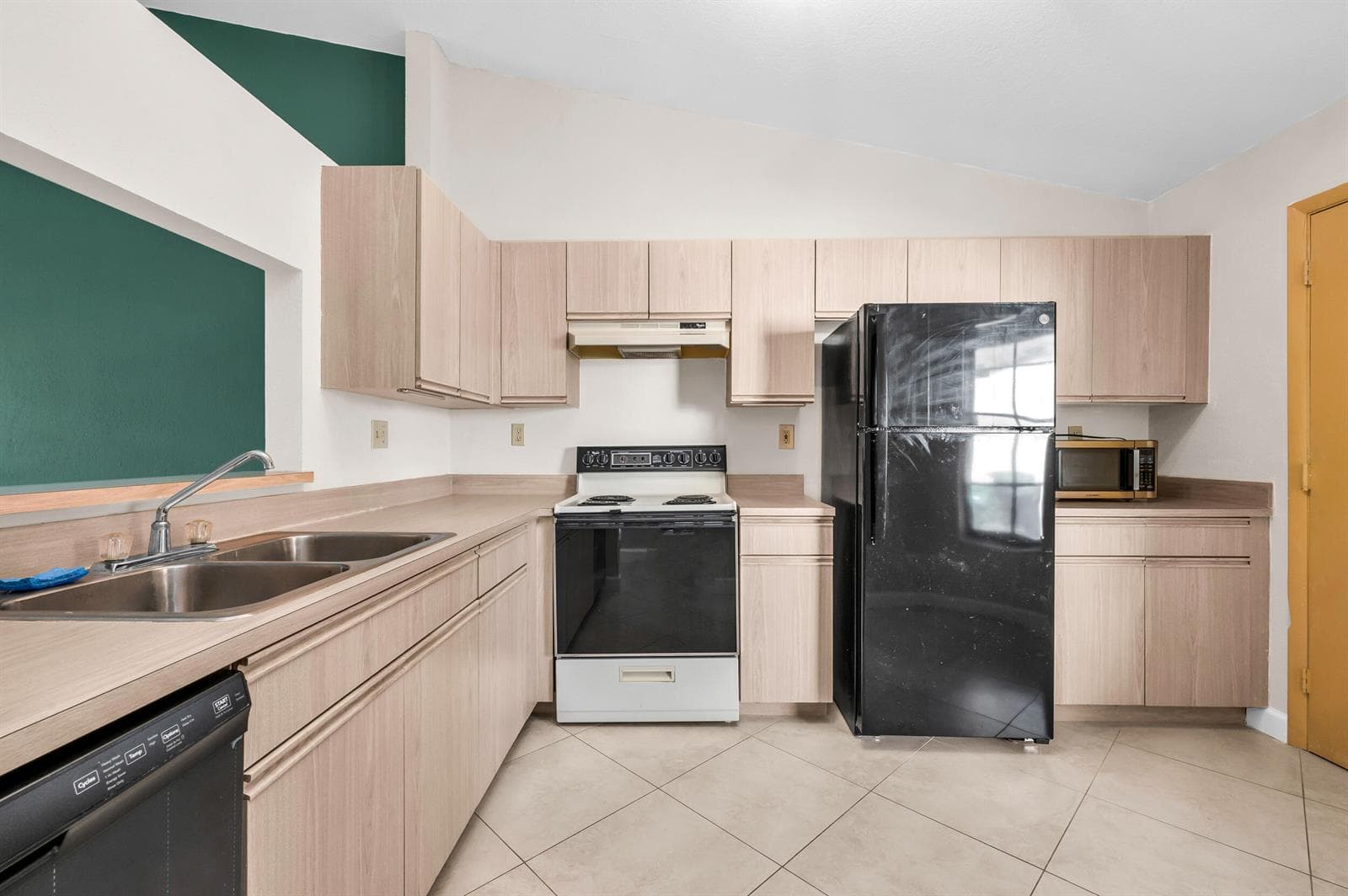9665 NW 76th Court, Tamarac, FL 33321 — zdjęcie 3