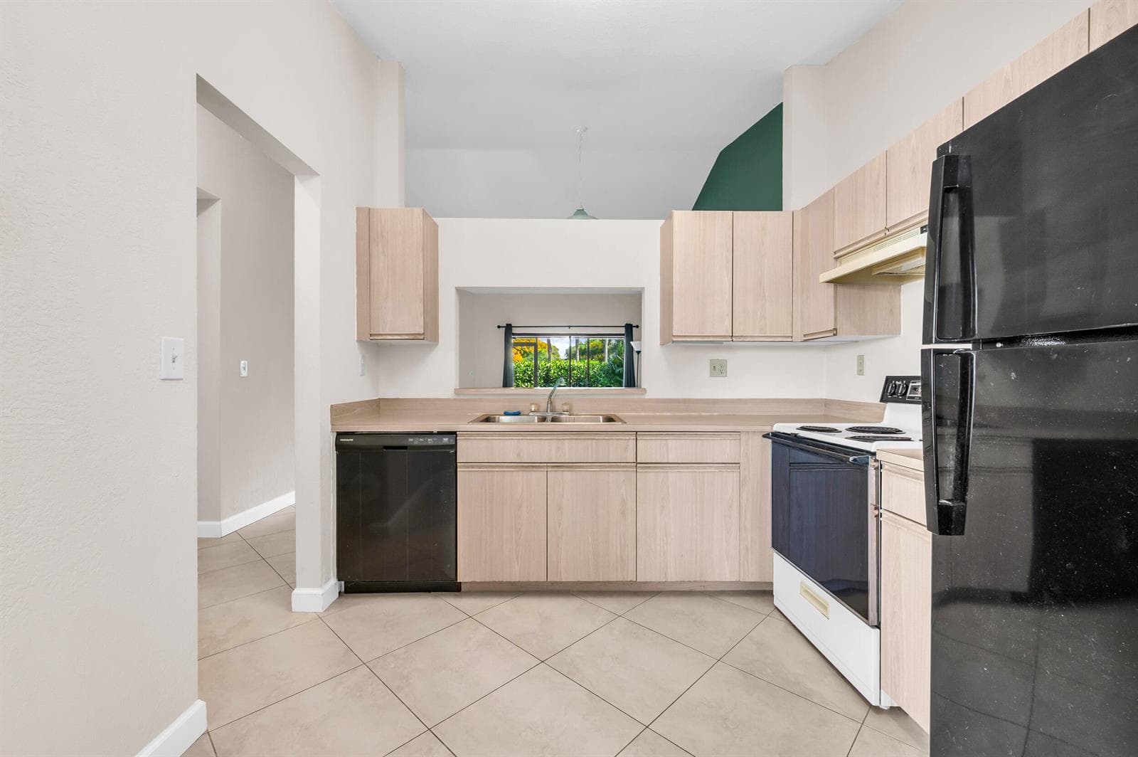 9665 NW 76th Court, Tamarac, FL 33321 — zdjęcie 4