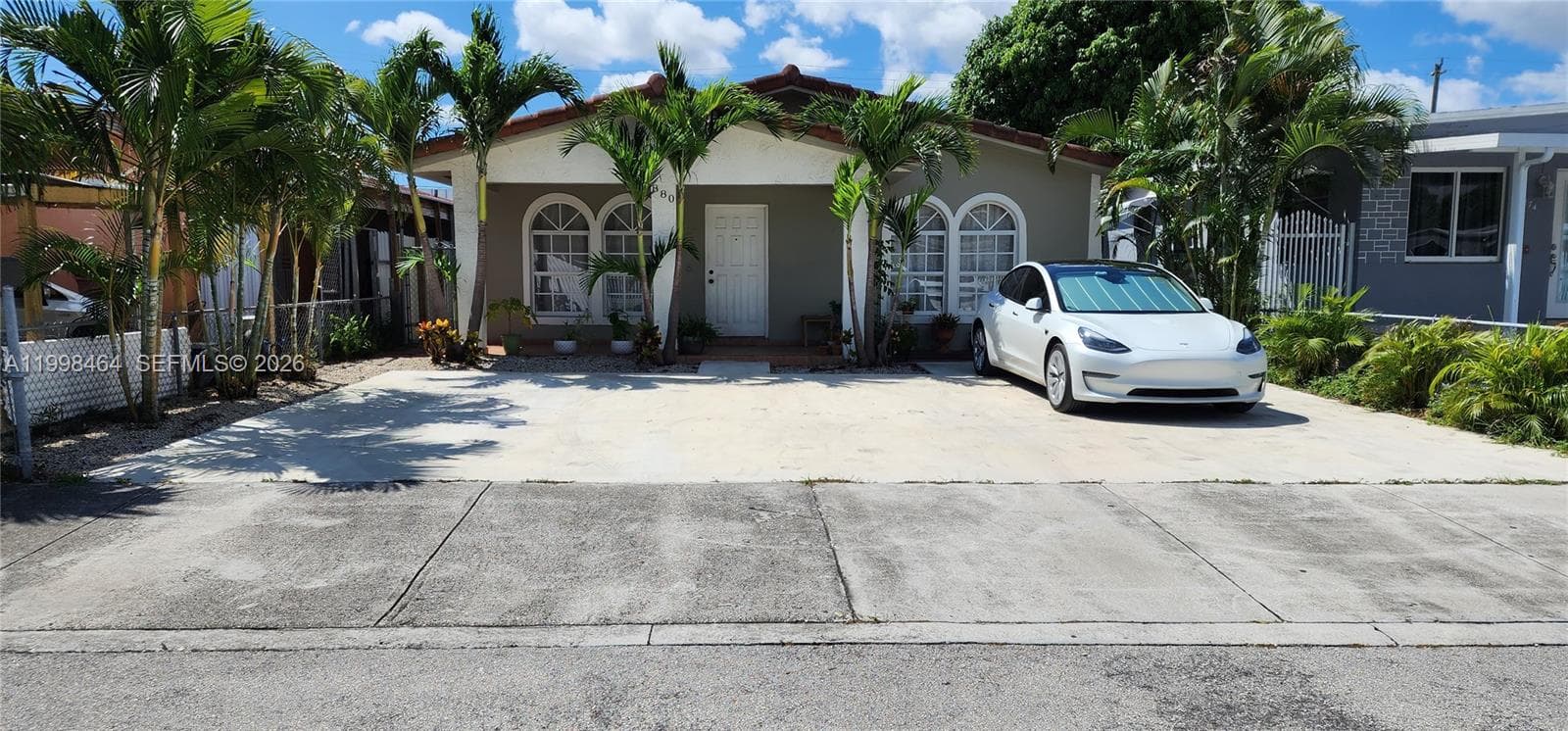 880 E 26th St, Hialeah, FL 33013