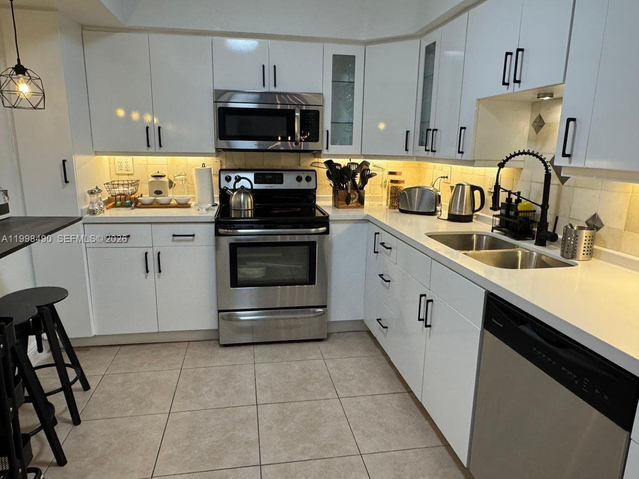 3600 Mystic Pointe Dr # 910, Aventura, FL 33180