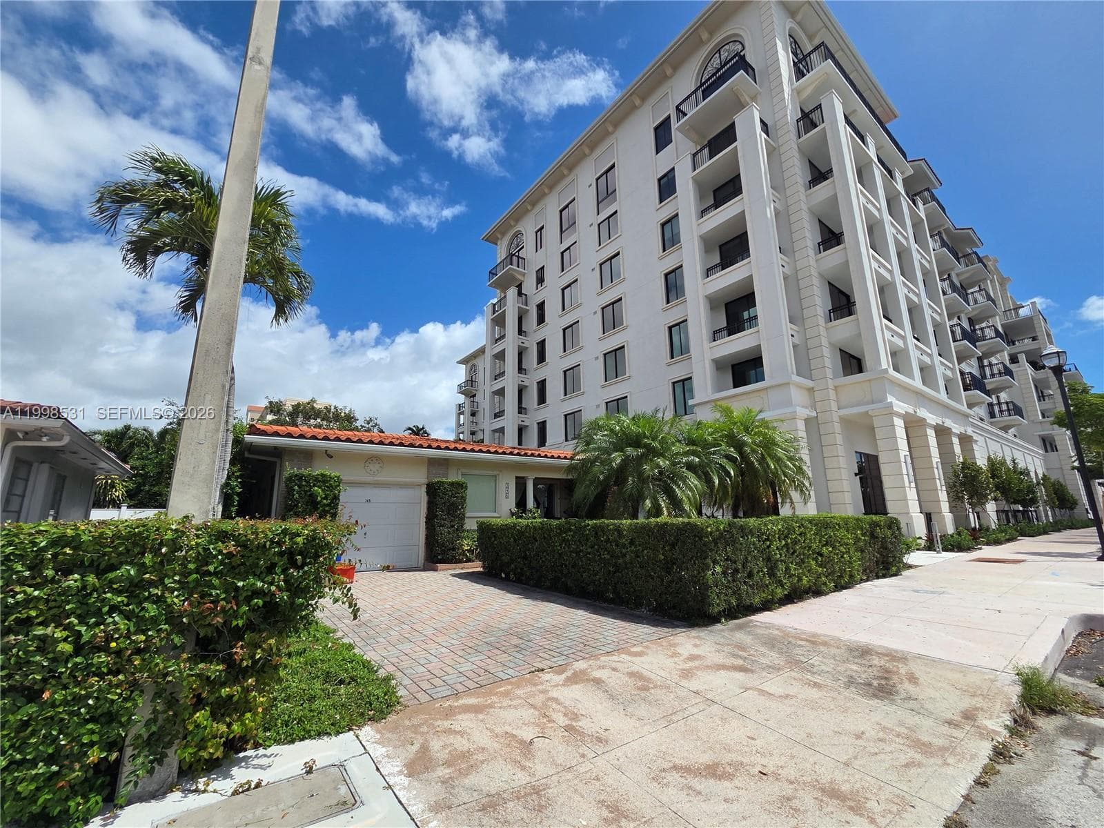 345 Malaga Ave, Coral Gables, FL 33134 — zdjęcie 2