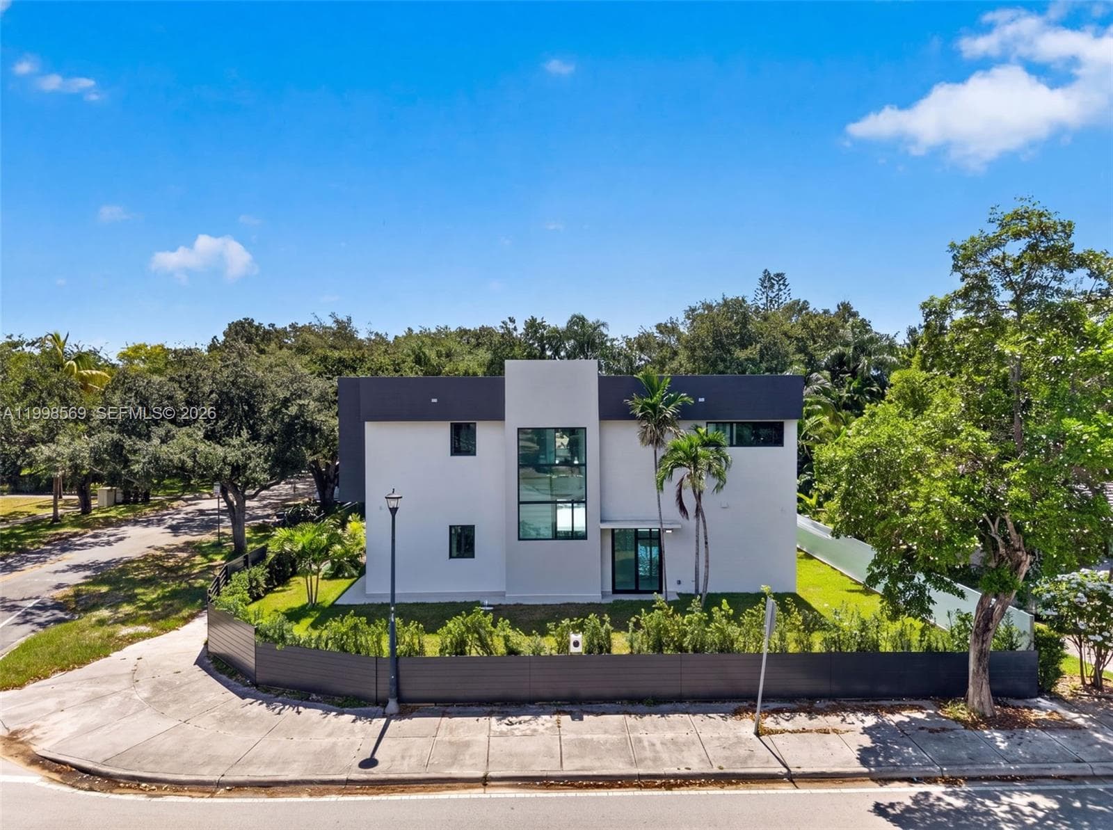 9833 N Miami Ave, Miami Shores, FL 33150 — zdjęcie 2