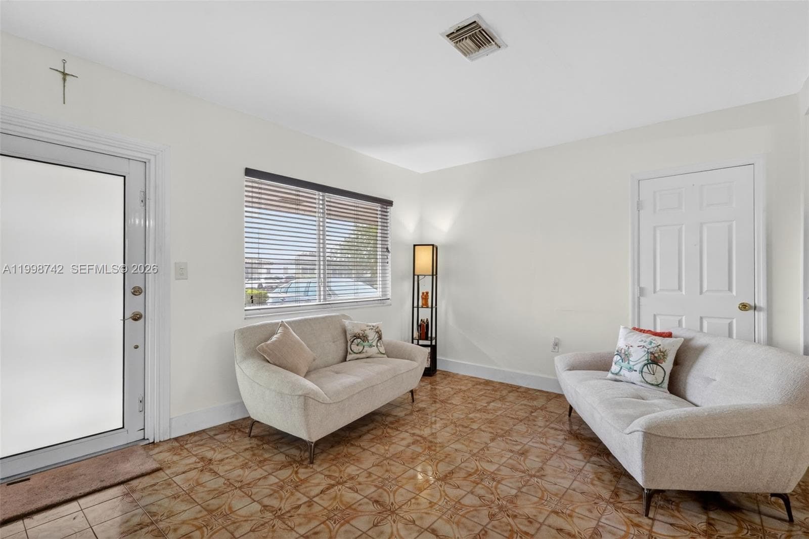 733 W 33rd St, Hialeah, FL 33012 — zdjęcie 3