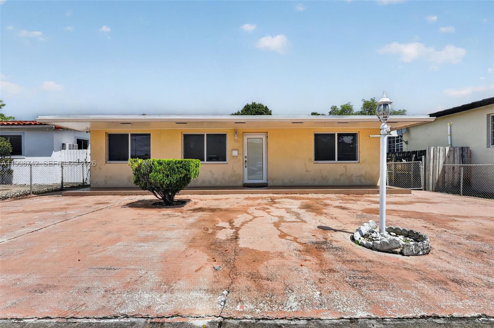 733 W 33rd St, Hialeah, FL 33012