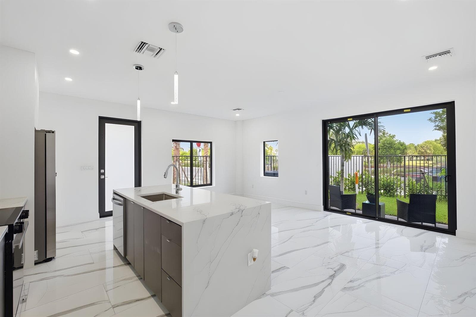 1548 NW 1st Avenue, Pompano Beach, FL 33060 — zdjęcie 5