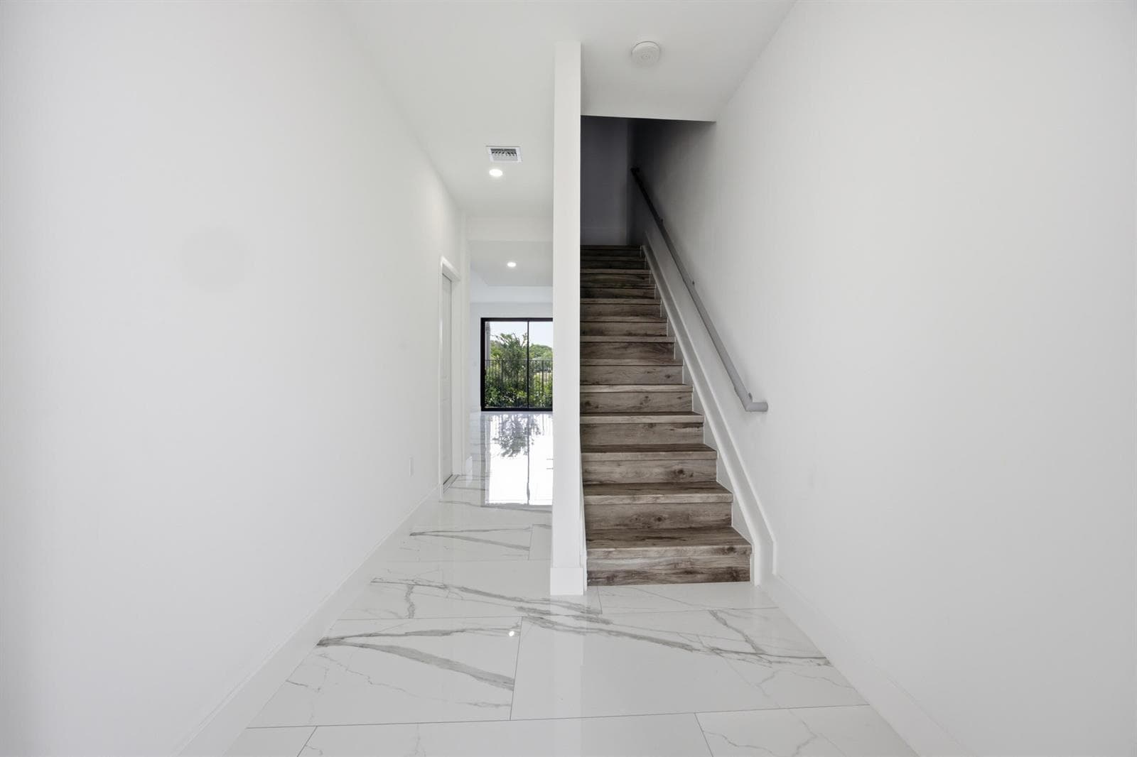 1544 NW 1st Avenue, Pompano Beach, FL 33060 — zdjęcie 3