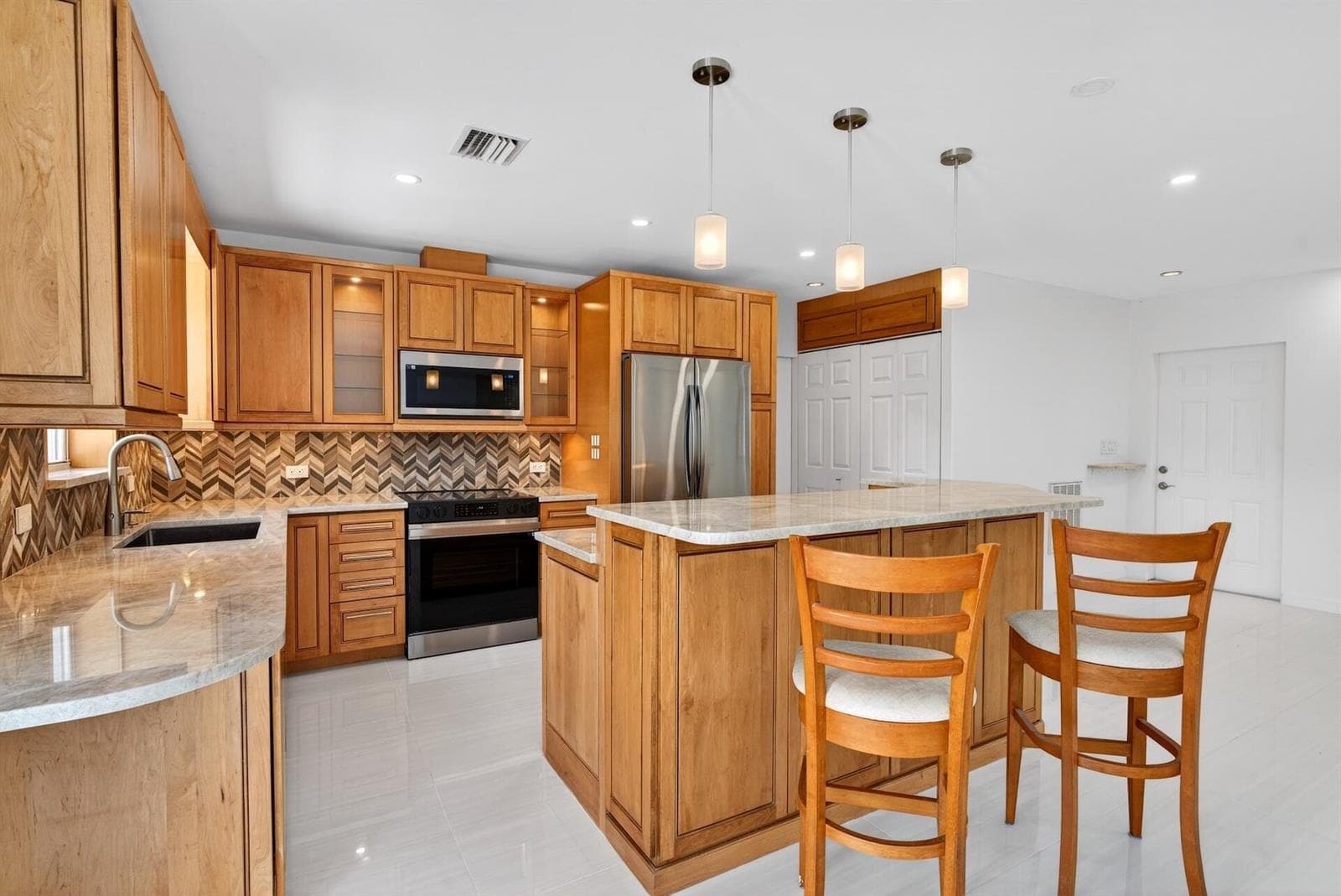 648 NW 30th Court, Wilton Manors, FL 33311 — zdjęcie 4