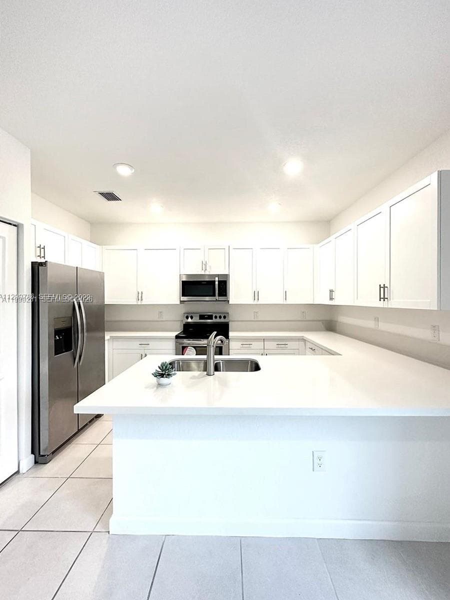 20800 NE 5th Ct, Miami, FL 33179 — zdjęcie 3