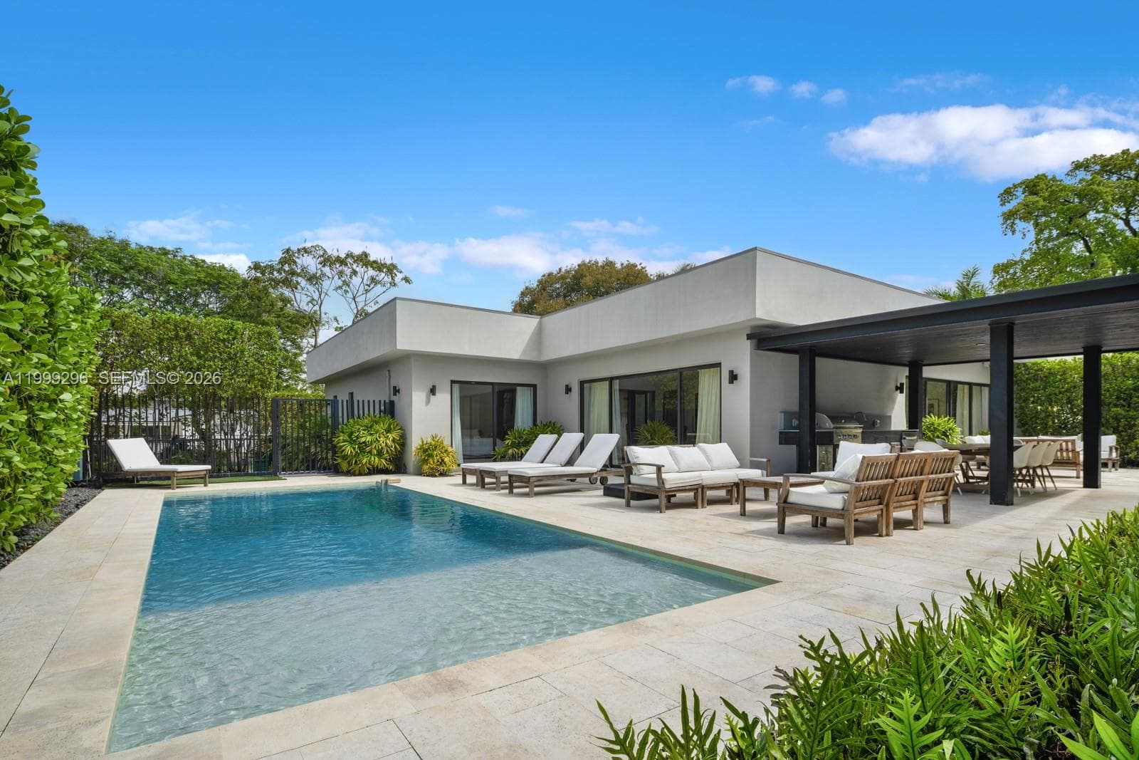 70 Samana Dr, Miami, FL 33133 — zdjęcie 2