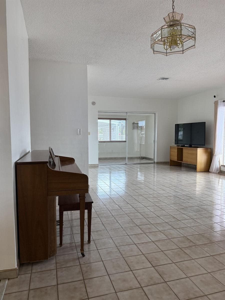 957 W 67th Street, Hialeah, FL 33012 — zdjęcie 3