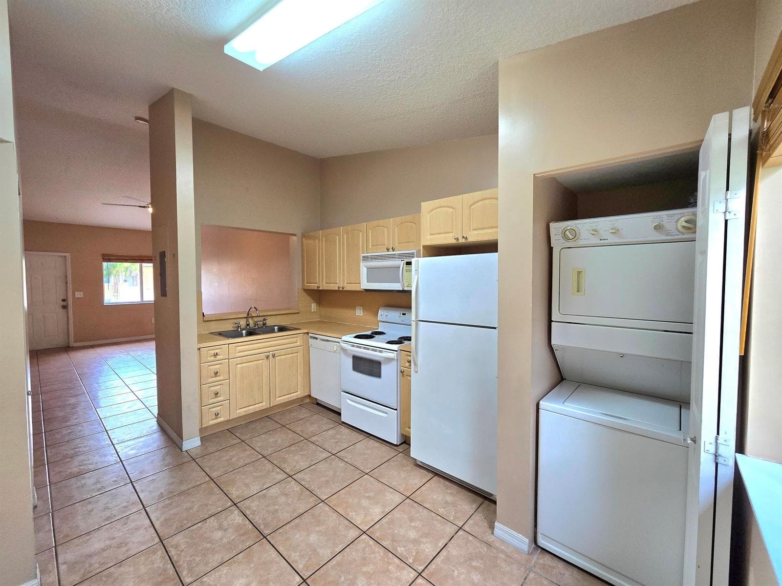 7900 NW 6th Street # 205, Pembroke Pines, FL 33024 — zdjęcie 4