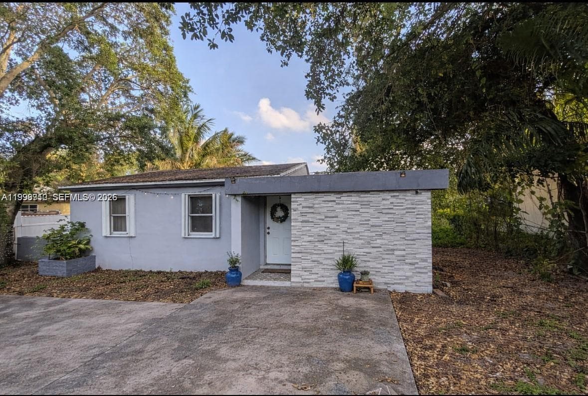 442 NE 162nd St, Miami, FL 33162