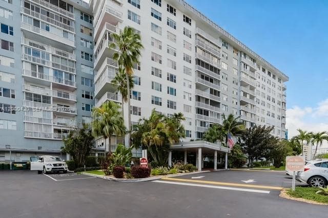 3800 Hillcrest Dr # 411, Hollywood, FL 33021