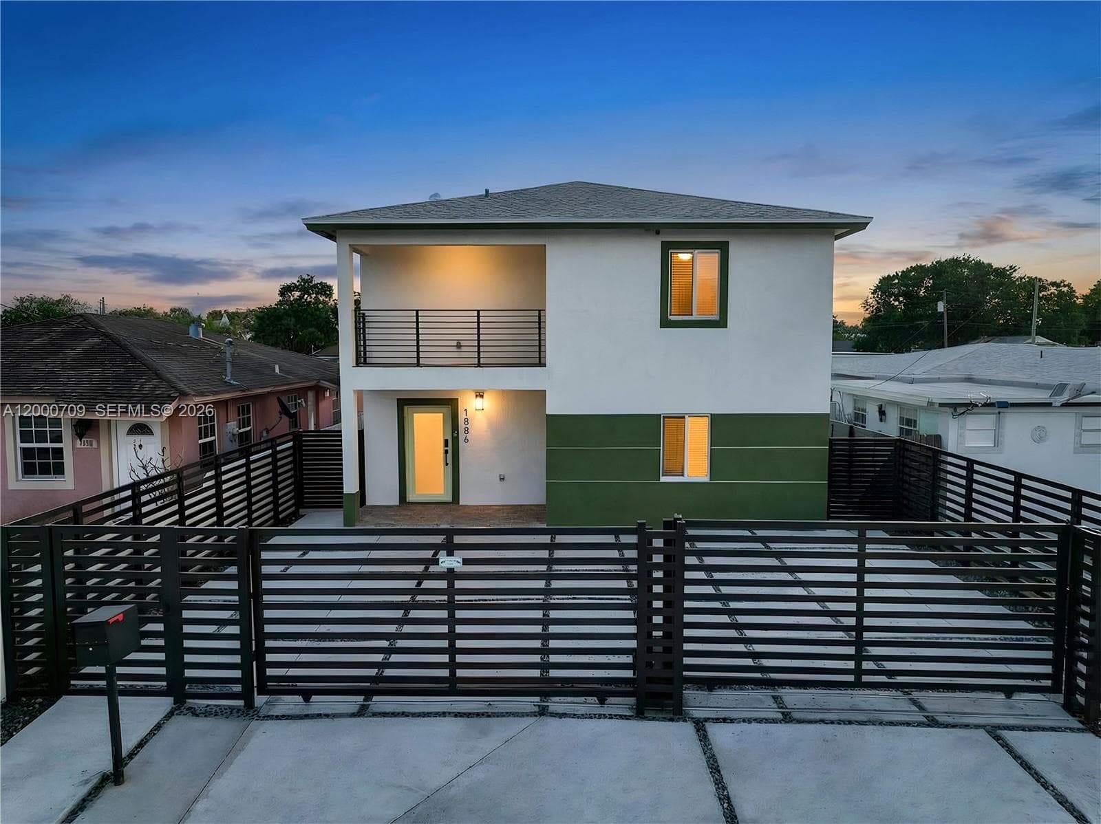 1886 NW 68th St, Miami, FL 33147 — zdjęcie 2
