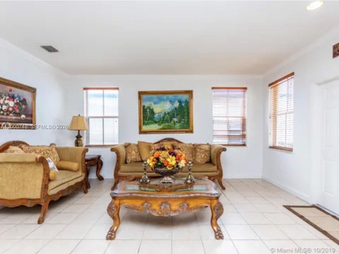 8135 NW 198th Ter, Hialeah, FL 33015 — zdjęcie 5