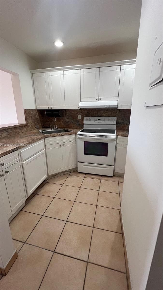 6070 W 18th Ave # 323, Hialeah, FL 33012
